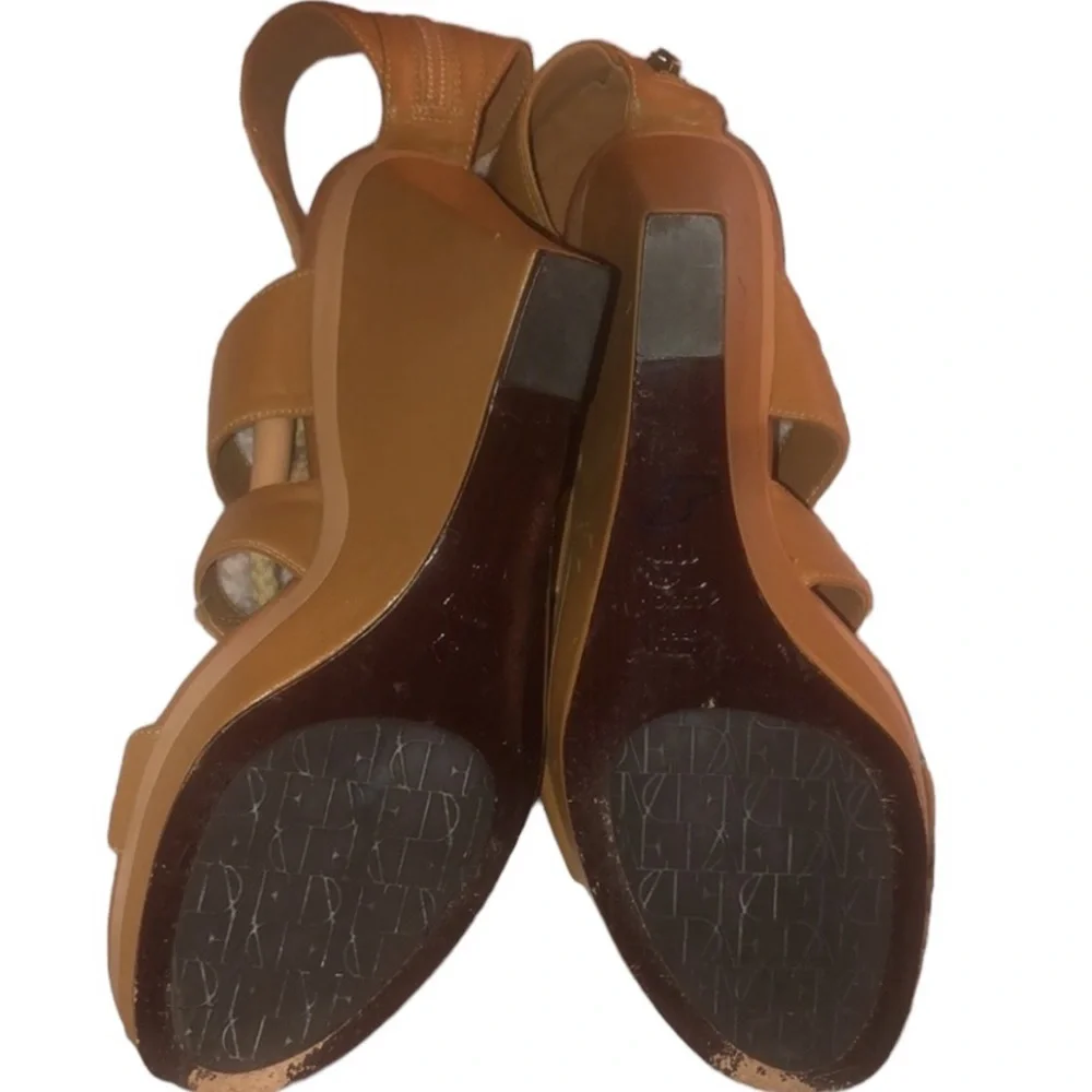 Diane Von Furstenberg size 10 caramel / tan leather platform heel rope detail